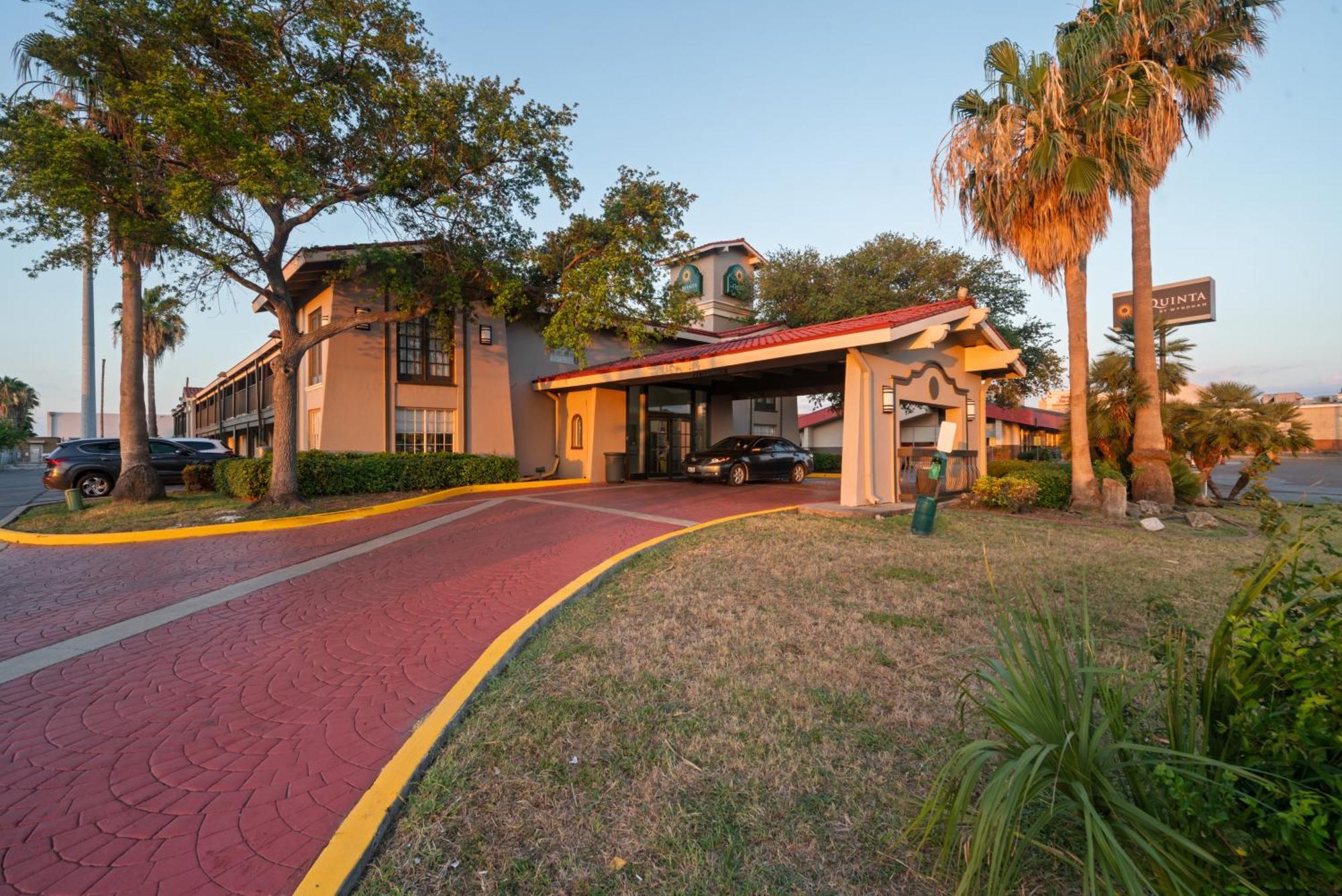 La Quinta Inn By Wyndham Corpus Christi North Exterior photo