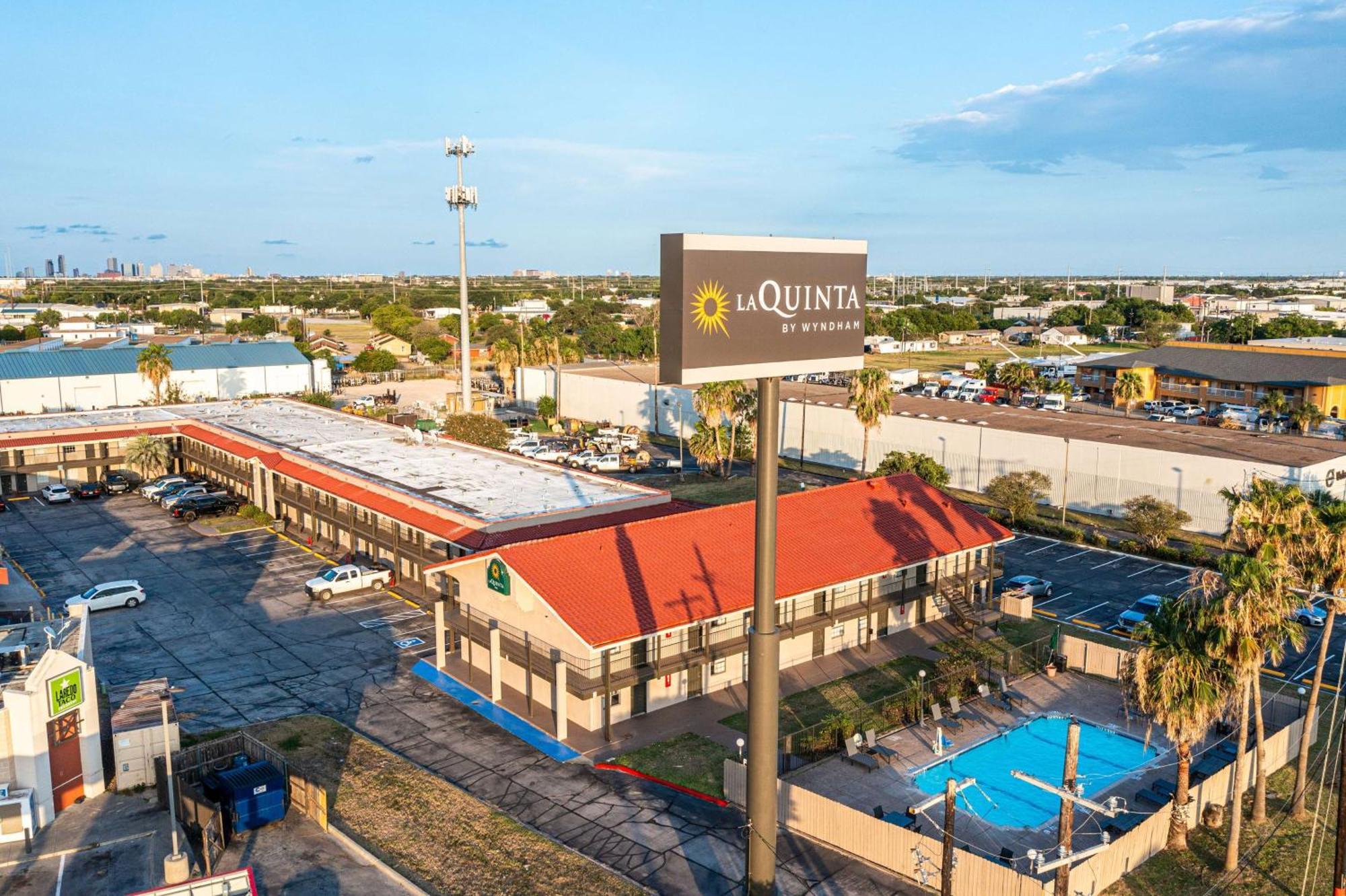 La Quinta Inn By Wyndham Corpus Christi North Exterior photo
