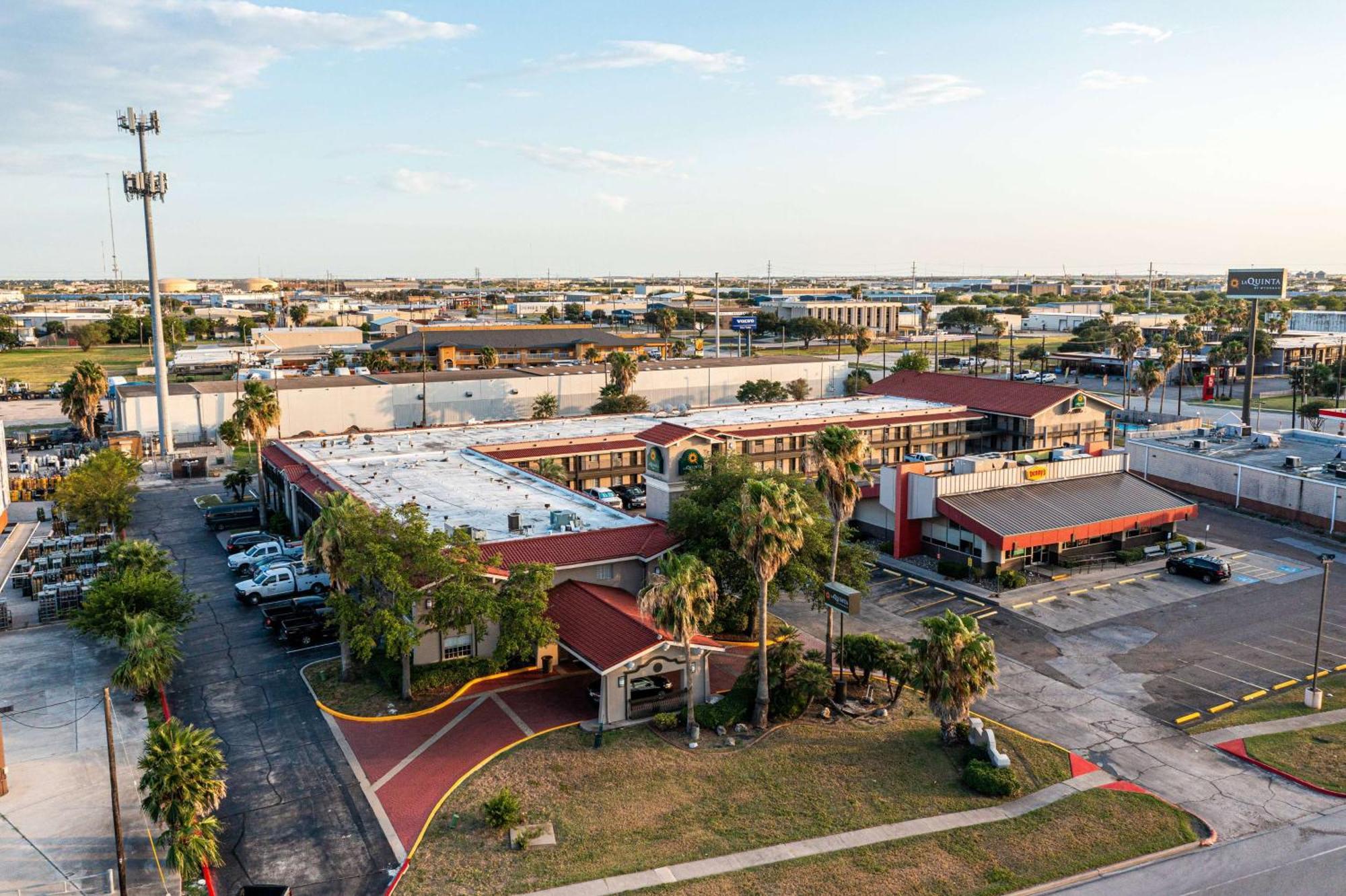 La Quinta Inn By Wyndham Corpus Christi North Exterior photo