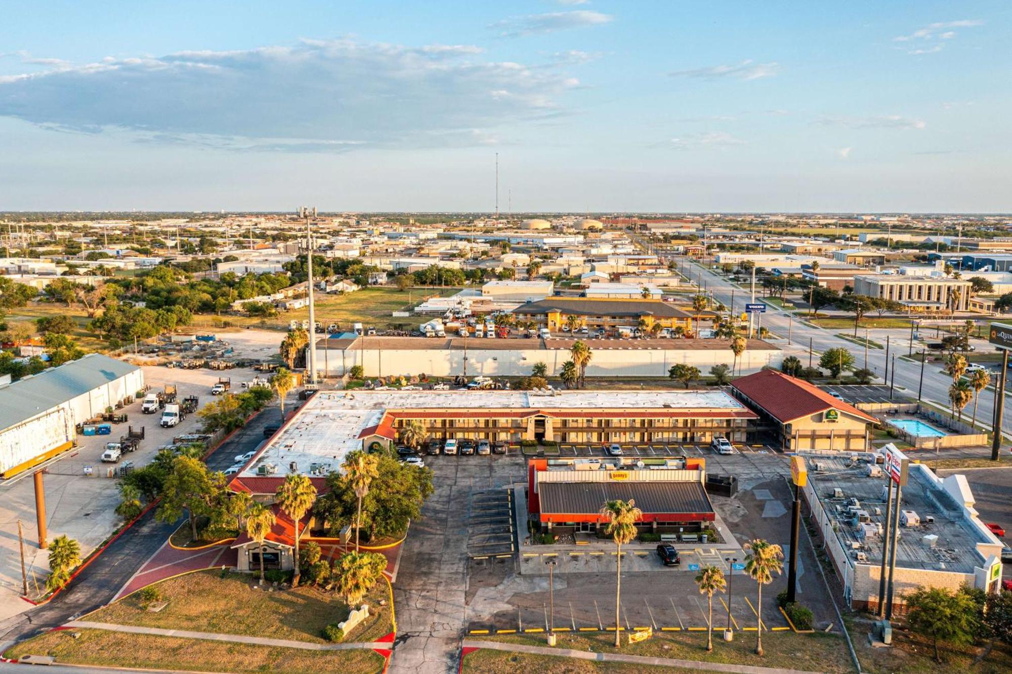 La Quinta Inn By Wyndham Corpus Christi North Exterior photo