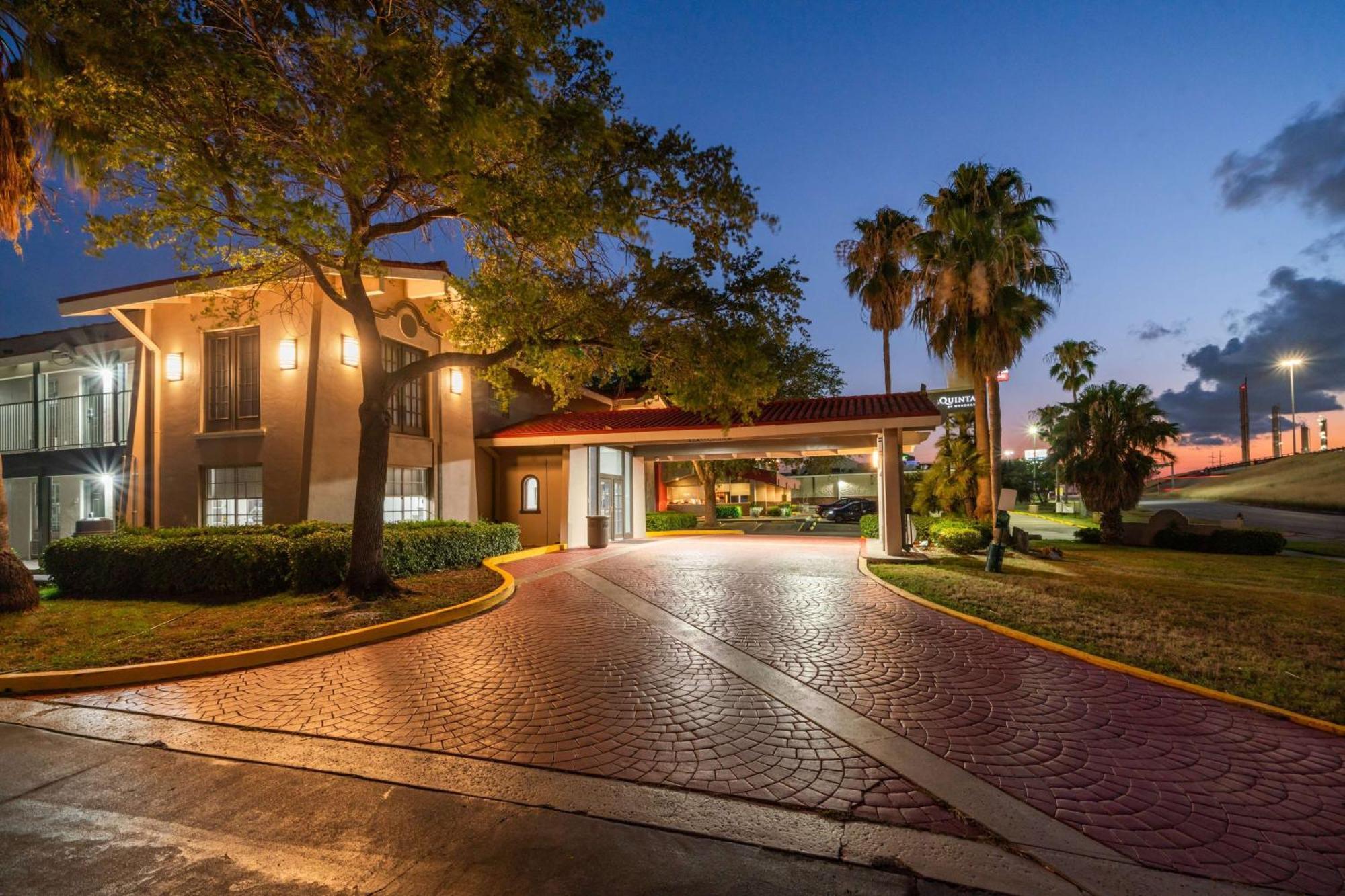 La Quinta Inn By Wyndham Corpus Christi North Exterior photo