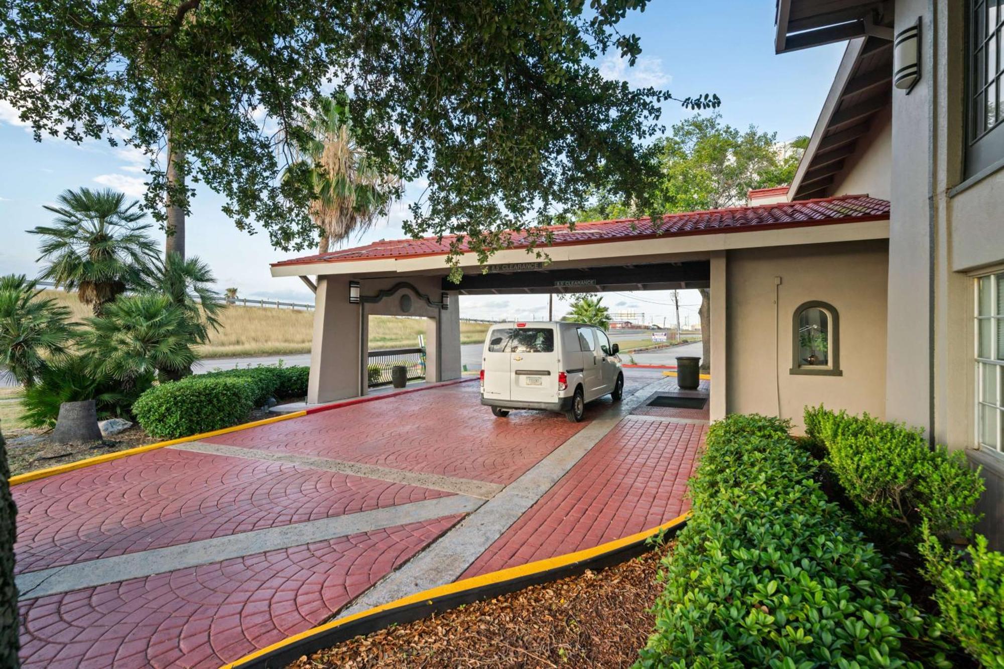 La Quinta Inn By Wyndham Corpus Christi North Exterior photo
